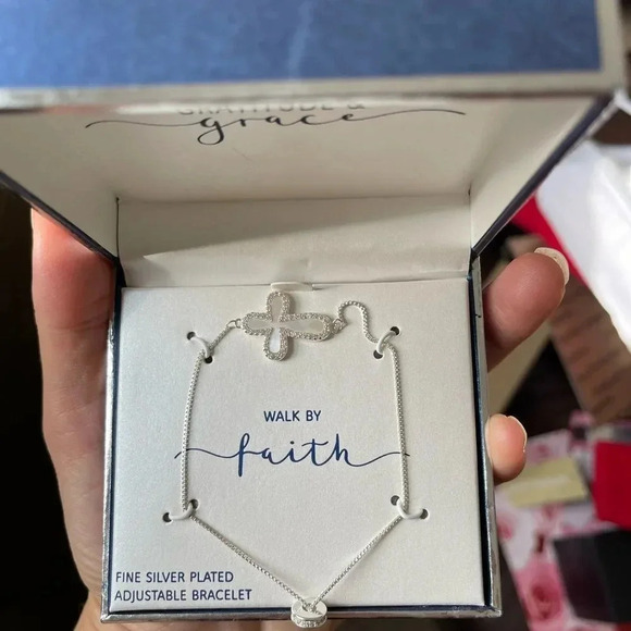 Cross Crystal Slider Bracelet - Picture 5 of 6